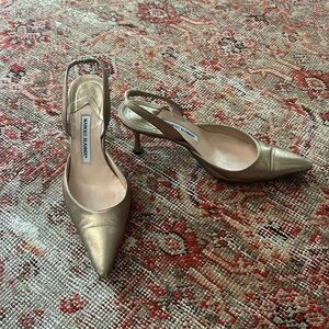 Manolo Blahnik size 39 Carolyne Gold Slingbacks